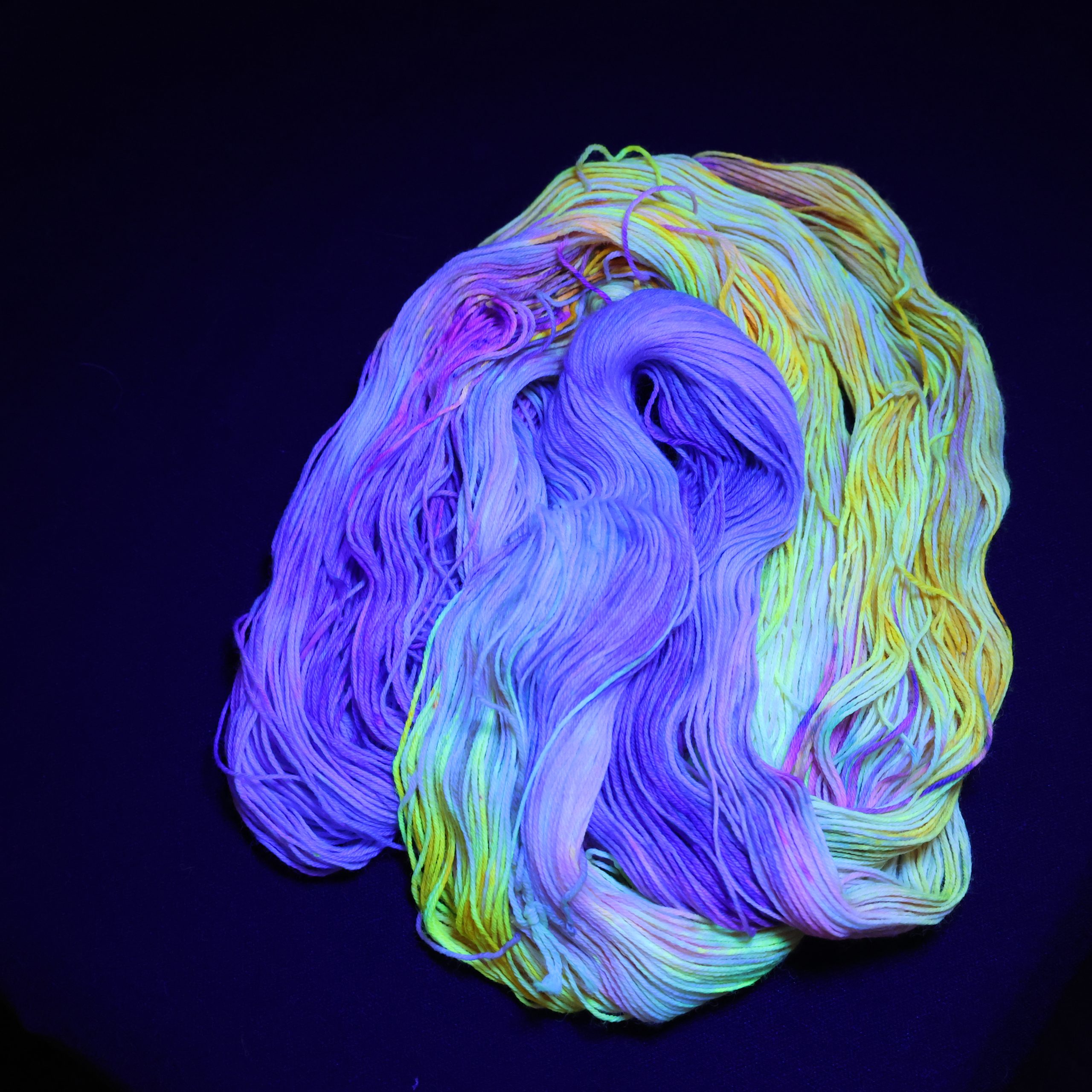 π¦β¨ Stardust Trickster Fox - UV Reactive Yarn - 75% Superwash Merino 25% Nylon Sock - 100g - Image 2