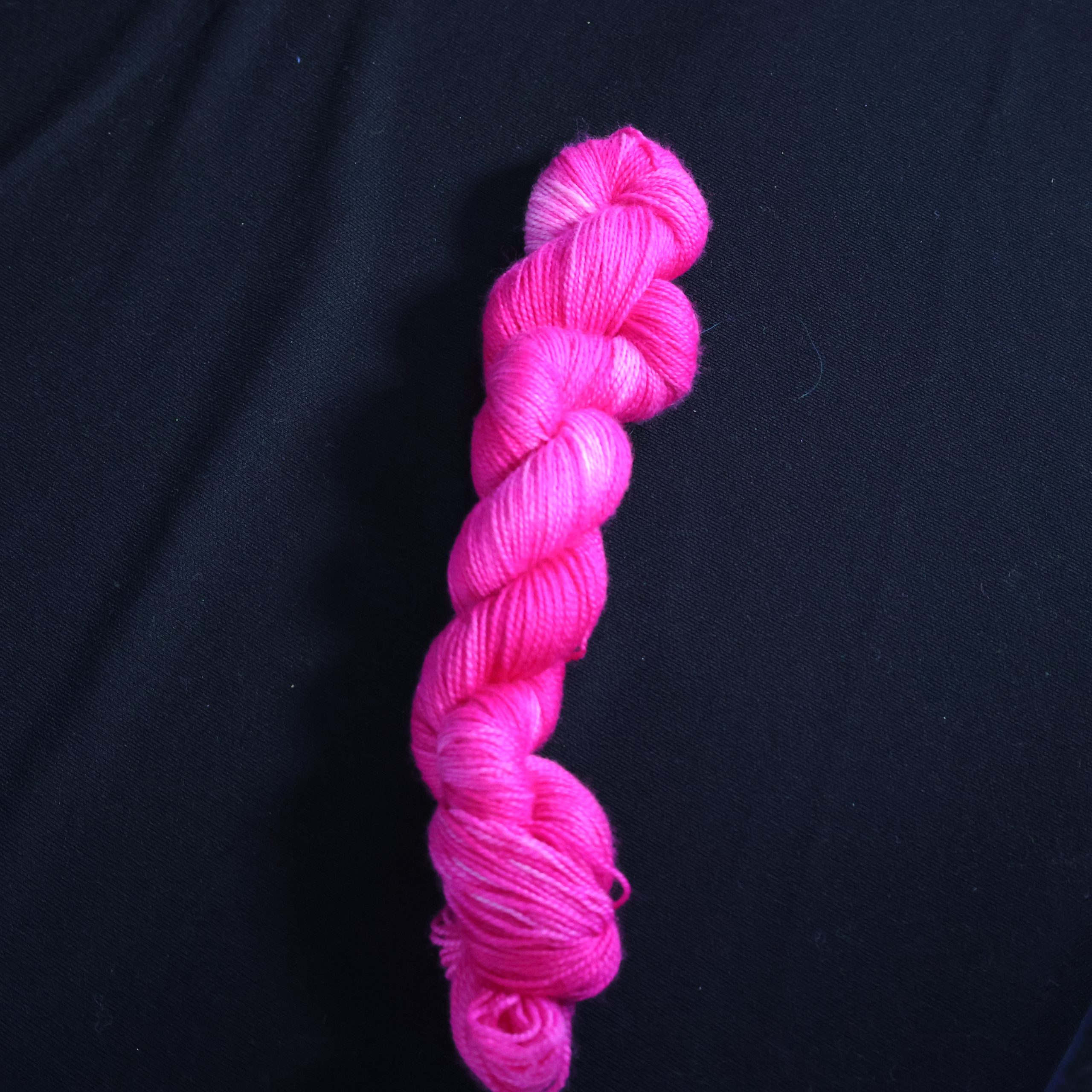 💖 Magenta Semi-Solid- 75% Superwash Merino 25% Nylon High Twist Sock - 50g
