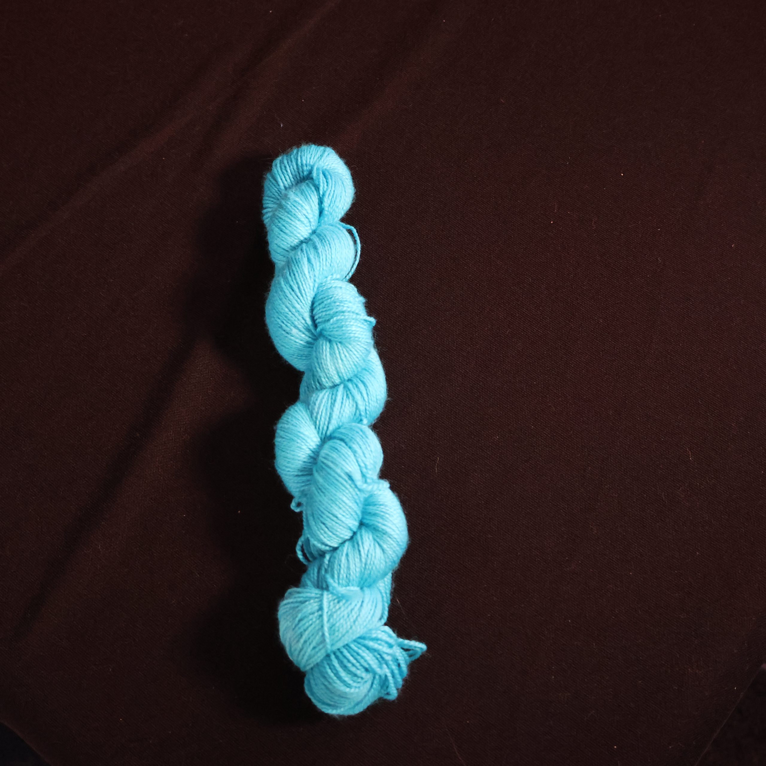 π©΅ Turquoise Semi-Solid - 75% Superwash Merino 25% Nylon High Twist Sock - 50g