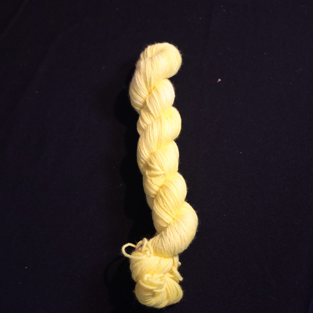 🍋 Lemon Semi-Solid -75% Superwash Merino 25% Nylon DK - 50g
