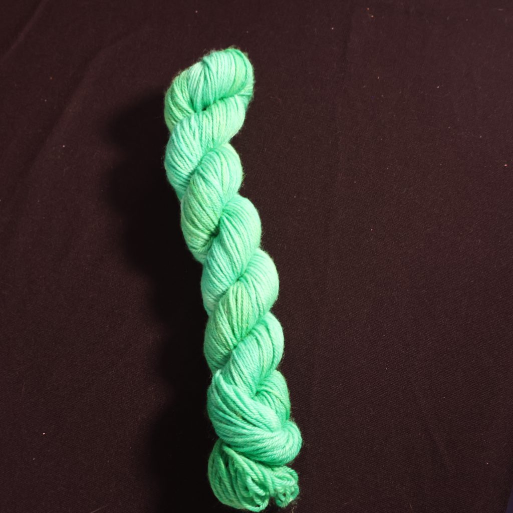 💚 Emerald Green Semi-Solid -75% Superwash Merino 25% Nylon DK - 50g