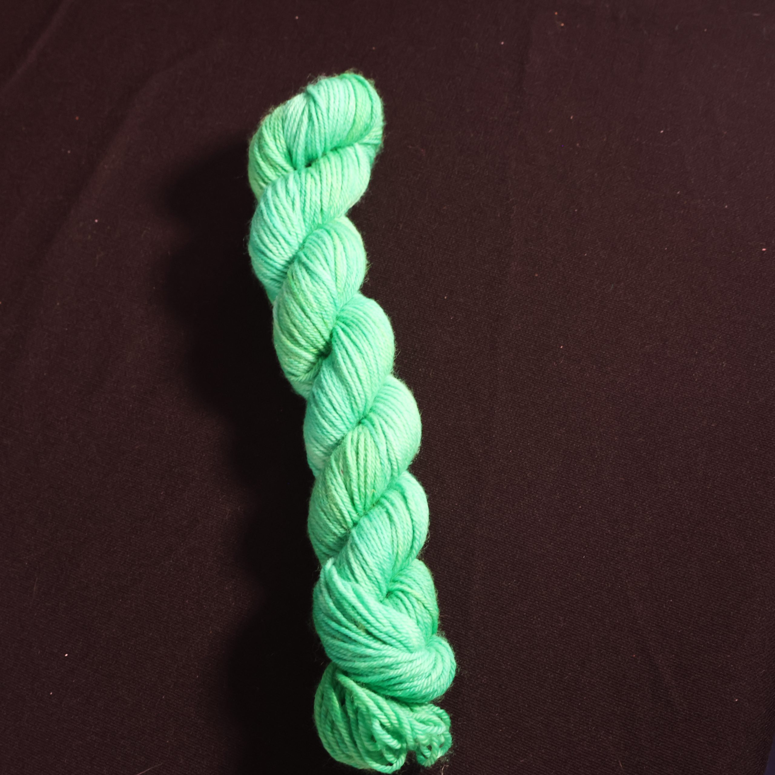 π Emerald Green Semi-Solid -75% Superwash Merino 25% Nylon DK - 50g