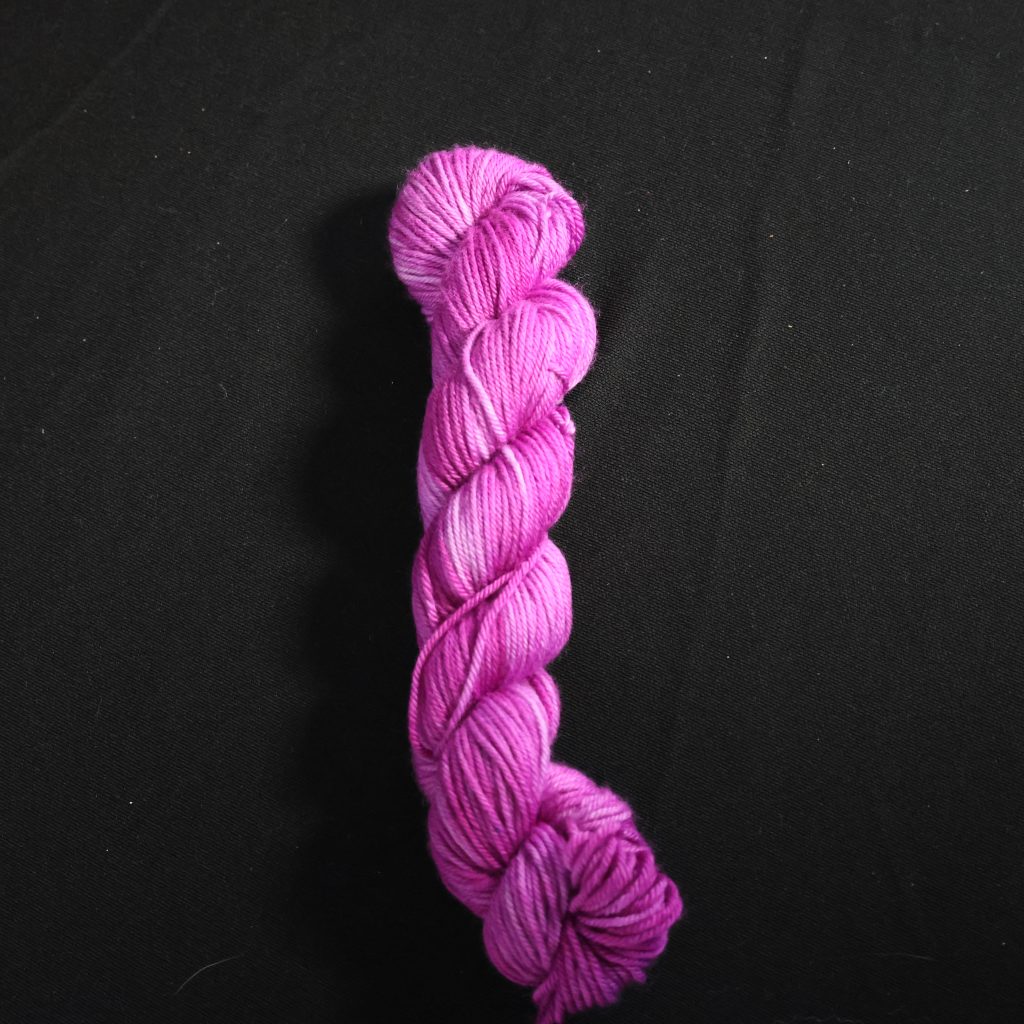 🍑 Plum Semi-Solid - 75% Superwash Merino 25% Nylon DK - 50g