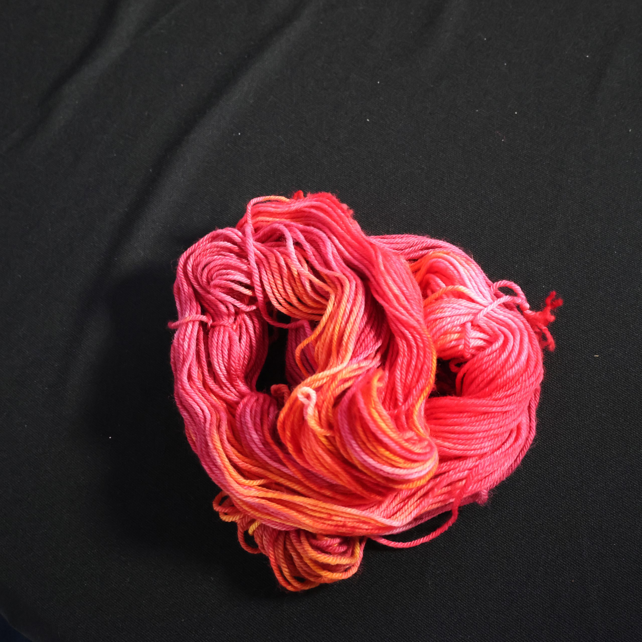 π₯πΊ Hellbloom - 75% Superwash Merino 25% Nylon DK - 50g