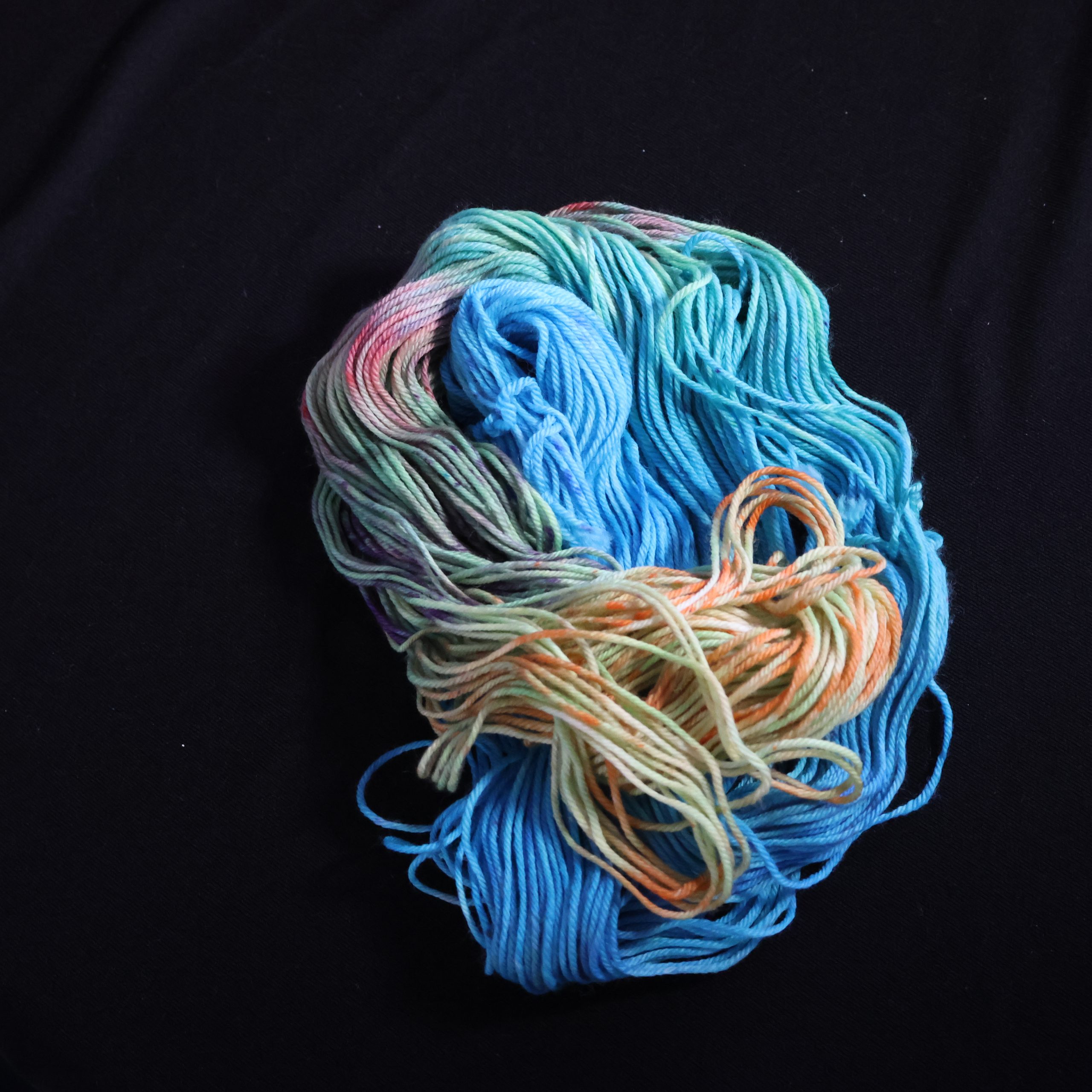 πͺΌπ¬ Jellybean Kraken-75% Superwash Merino 25% Nylon DK - 50g