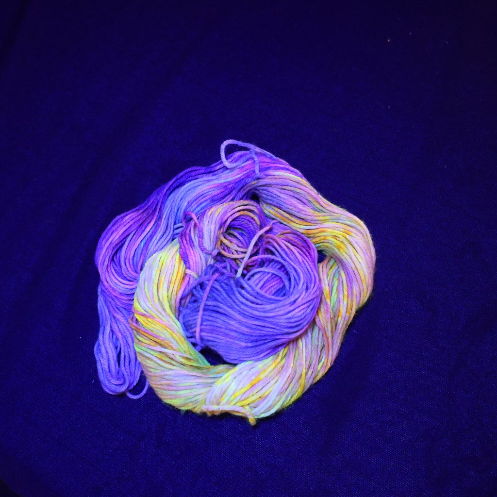 🦊✨ Stardust Trickster Fox - 75% Superwash Merino 25% Nylon DK - 50g