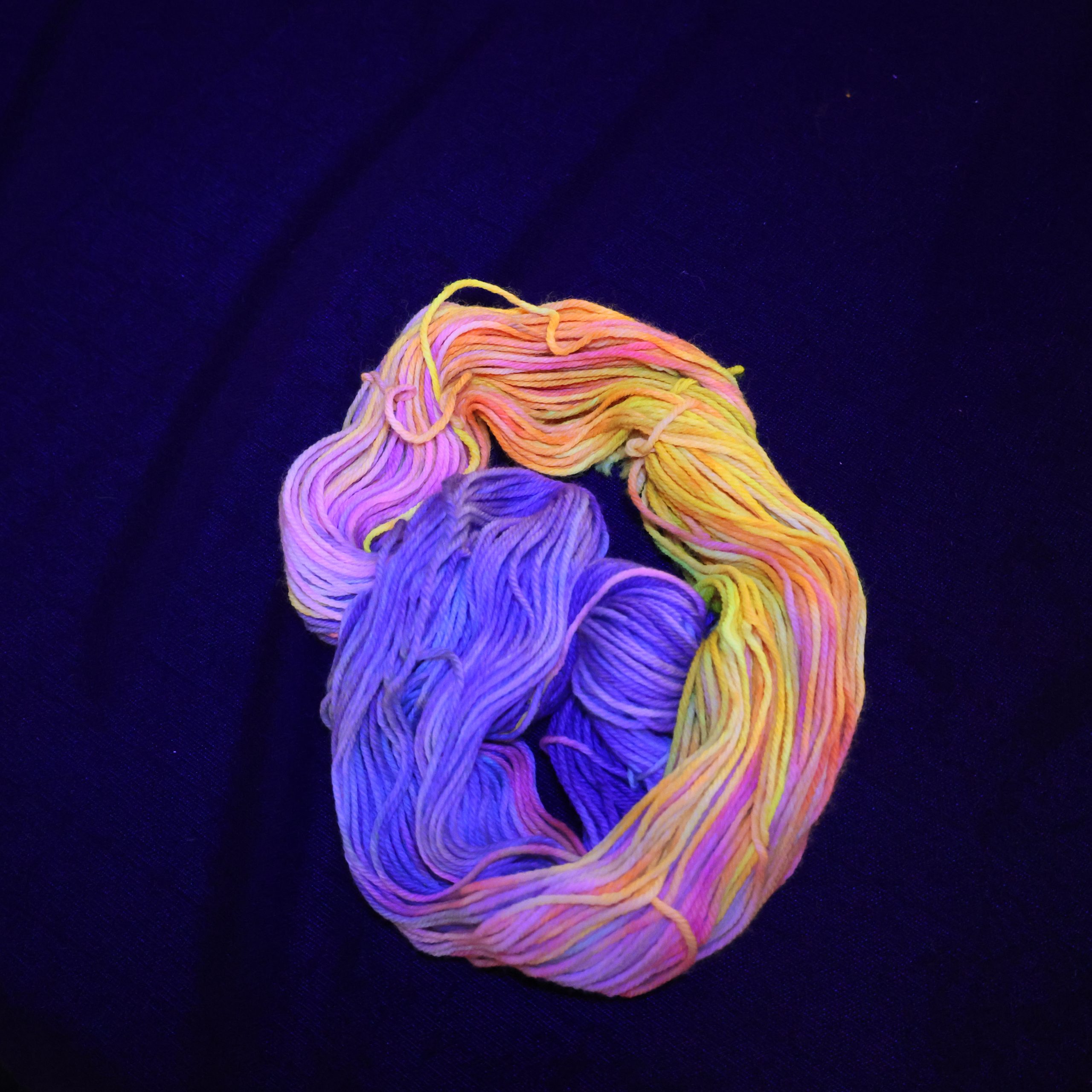 π₯π¦ Electric Phoenix Pop - 75% Superwash Merino 25% Nylon DK - 50g