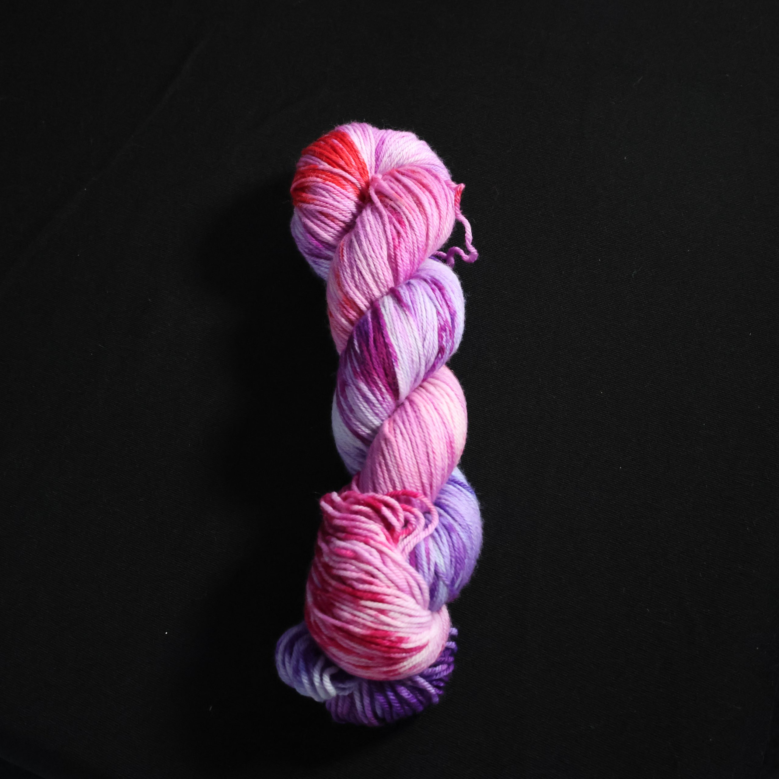 π«π Smushed Berries - 75% Superwash Merino 25% Nylon DK - 100g - Image 3